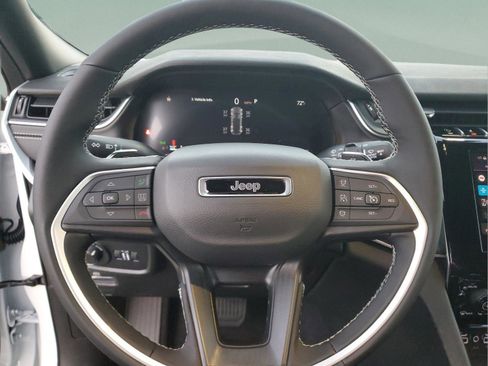 New 2025 Jeep Grand Cherokee Laredo w/ Luxury Tech Group I image 16