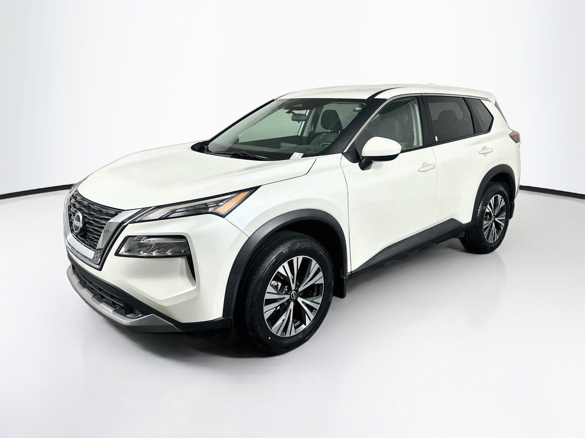 Used 2023 Nissan Rogue SV FWD image 3