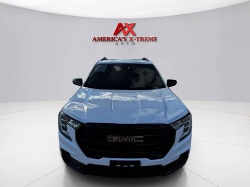 Used 2023 GMC Terrain SLE w/ Driver Convenience Package FWD image 9