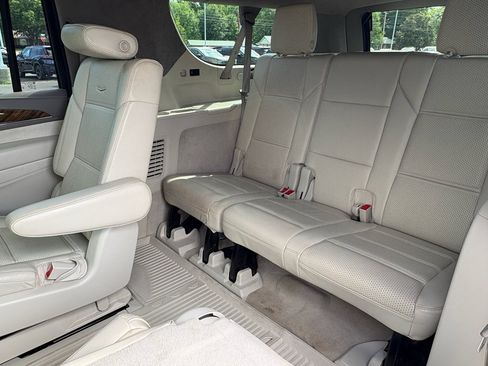 Used 2021 Cadillac Escalade ESV Premium Luxury Platinum AWD/4WD image 23