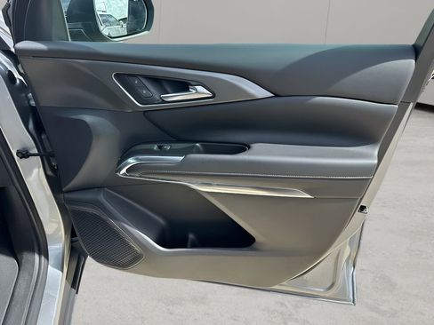 Used 2024 Chevrolet Traverse LT image 13