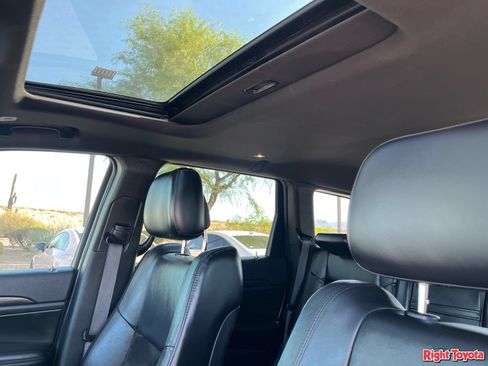 Used 2022 Jeep Grand Cherokee Laredo X RWD image 31