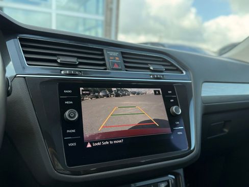 Used 2018 Volkswagen Tiguan SEL image 34