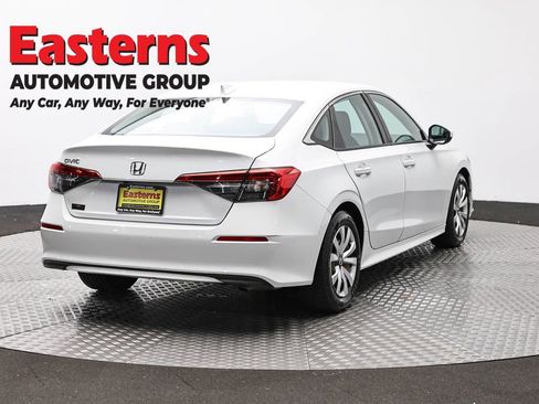 Used 2022 Honda Civic LX image 5