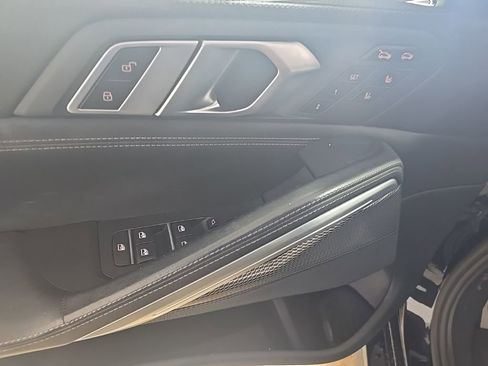 Used 2021 BMW X6 sDrive40i w/ M Sport Package image 9