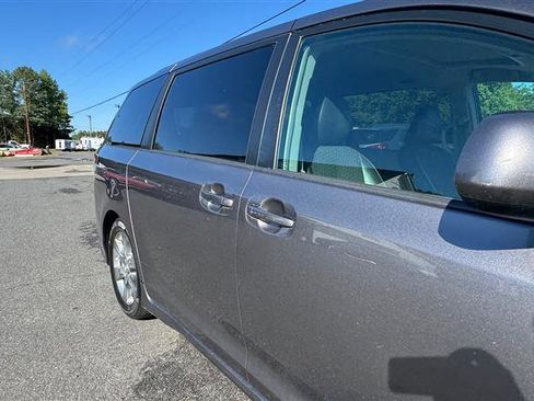 Used 2011 Toyota Sienna SE w/ Preferred Pkg FWD image 21