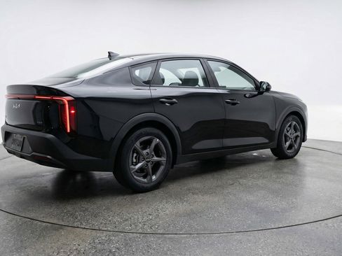 Used 2025 Kia K4 LXS image 9