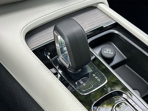 Used 2025 Volvo XC90 B6 Core w/ Protection Package Premier image 20