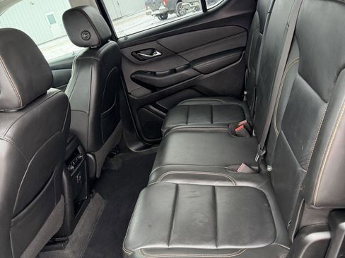 Used 2020 Chevrolet Traverse LT image 12