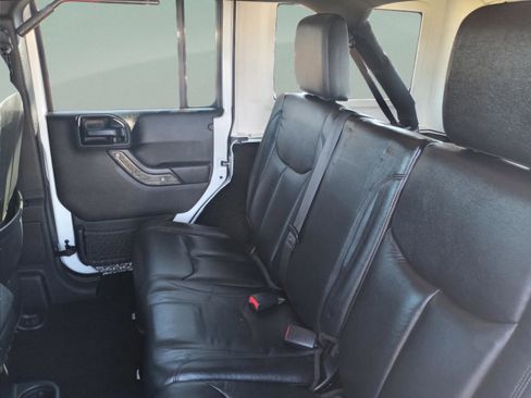Used 2017 Jeep Wrangler Unlimited Sahara image 19