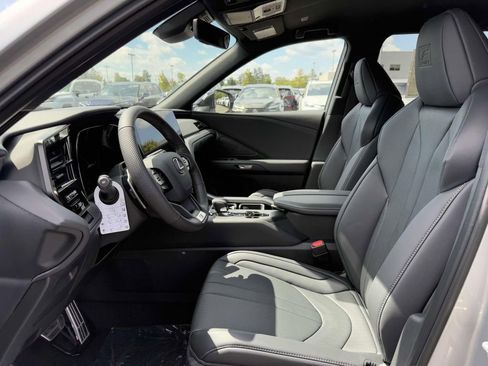 New 2025 Lexus TX 500h AWD image 12