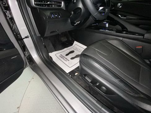 Used 2023 Hyundai Elantra Limited w/ Winter Weather Package FWD image 12