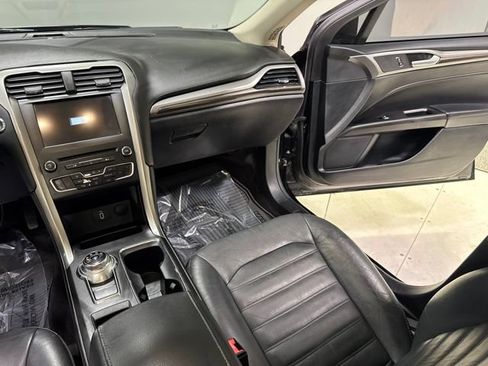 Used 2017 Ford Fusion SE w/ Fusion SE Technology Package AWD/4WD image 22