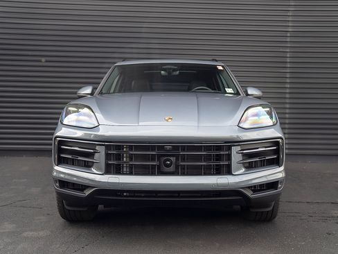 Used 2026 Porsche Cayenne AWD/4WD image 25
