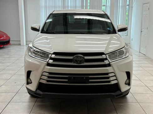 Used 2017 Toyota Highlander Plus w/ Carpet Mat Package AWD/4WD image 2