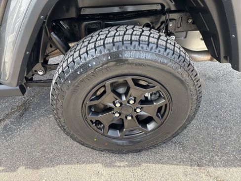 Used 2022 Jeep Gladiator Willys image 27