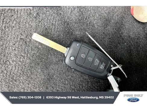 Used 2026 Hyundai Elantra SE FWD image 9
