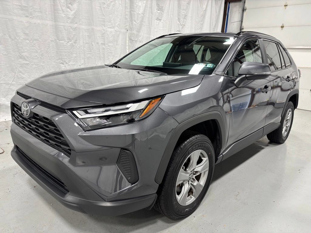 Used 2025 Toyota RAV4 XLE AWD/4WD image 3