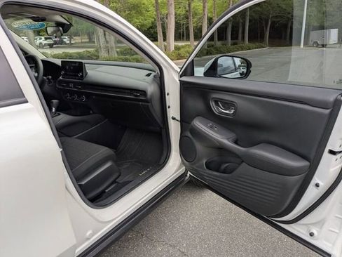 Certified 2024 Honda HR-V LX image 37