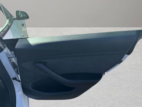 Used 2021 Tesla Model 3 Standard Range Plus image 21