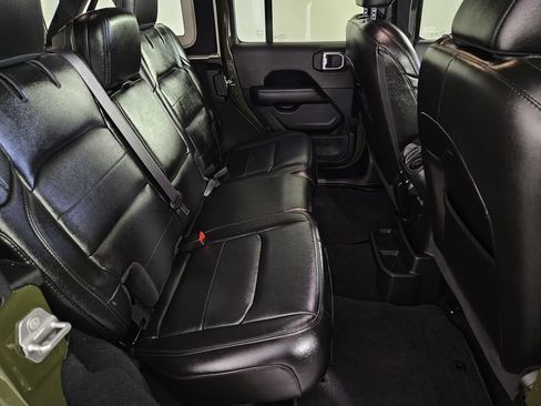 Used 2022 Jeep Wrangler Unlimited Sahara AWD/4WD image 28