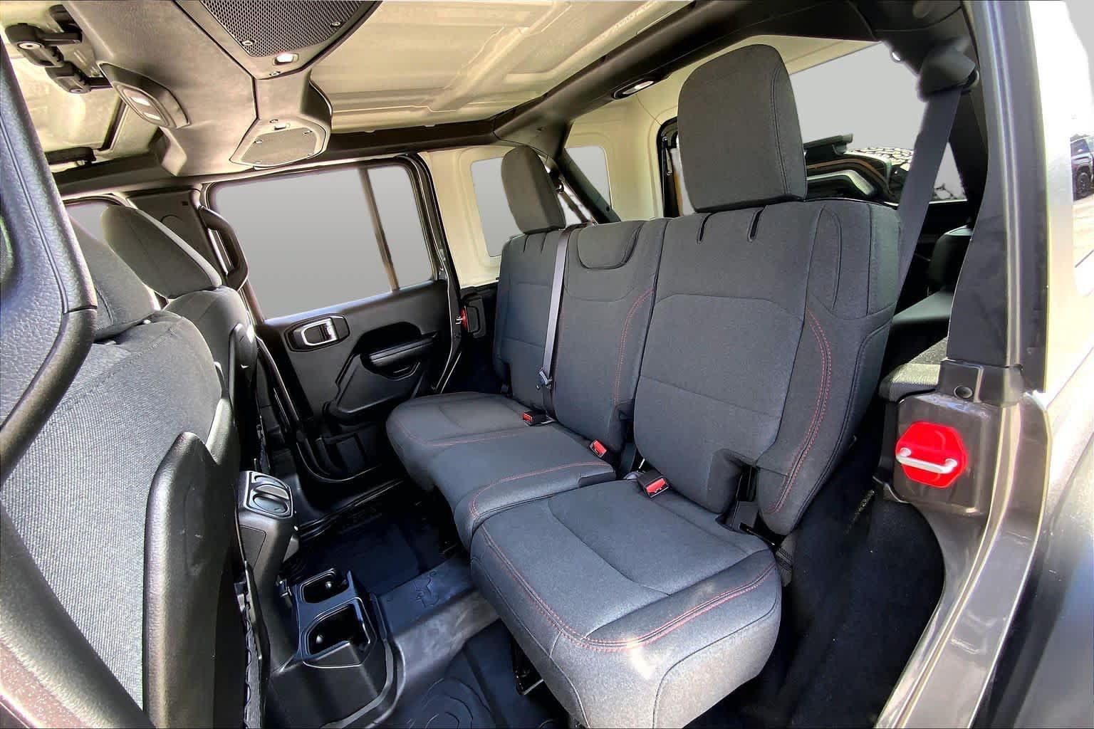Used 2024 Jeep Wrangler Unlimited Rubicon w/ Technology Group AWD/4WD image 19