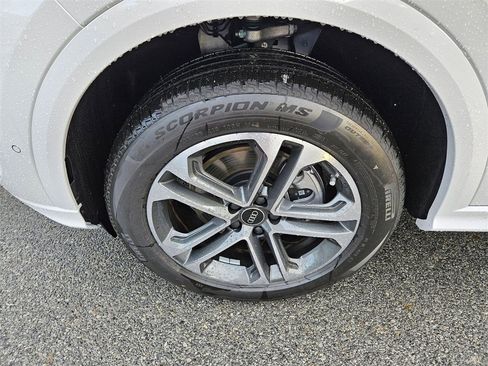 New 2025 Audi Q5 Premium image 25