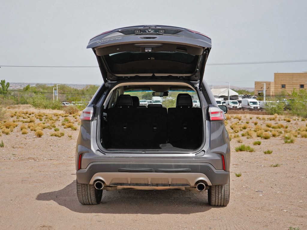 Used 2021 Ford Edge Titanium FWD image 9