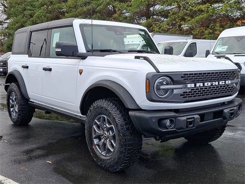 New 2025 Ford Bronco Badlands image 2
