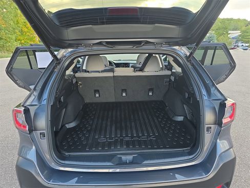 Used 2023 Subaru Outback Premium image 12