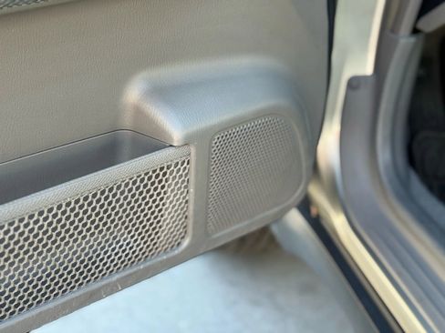 Used 2005 Subaru Forester 2.5X image 13