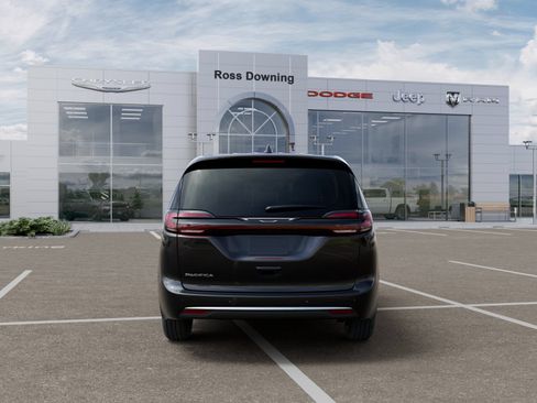 New 2027 Chrysler Pacifica Select FWD image 7