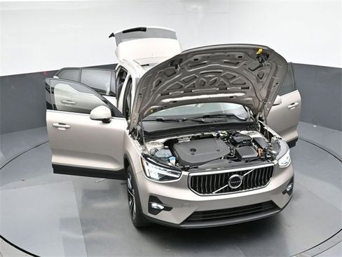 Used 2024 Volvo XC40 B5 Plus w/ Protection Package Premier image 48