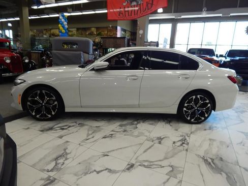 Used 2025 BMW 330i xDrive Sedan w/ M Sport Package image 9