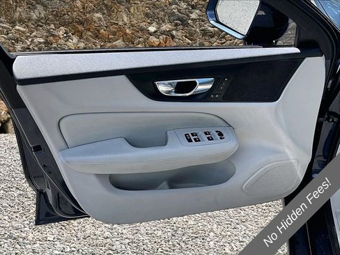 Used 2021 Volvo S60 T5 Momentum FWD image 21