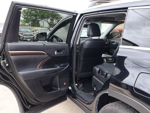 Used 2016 Toyota Highlander Limited FWD image 26
