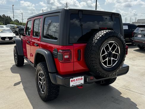 Used 2025 Jeep Wrangler Unlimited Rubicon AWD/4WD image 8