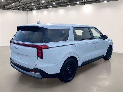 Certified 2025 Kia Carnival FWD image 8