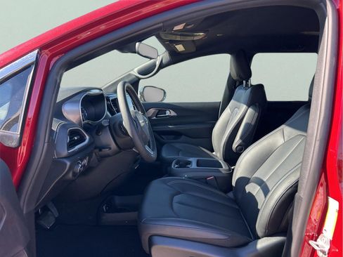 New 2026 Chrysler Pacifica Select image 23