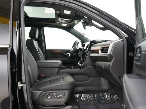 Used 2025 GMC Yukon Denali w/ Sun & Power Step Package AWD/4WD image 11