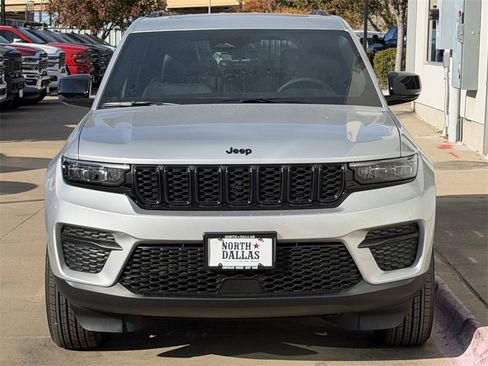 New 2025 Jeep Grand Cherokee Altitude image 3