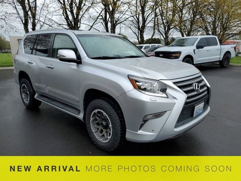 Used 2015 Lexus GX 460 w/ Premium Package image 2