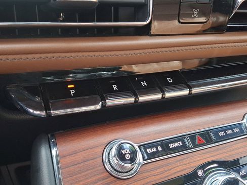 Used 2020 Lincoln Aviator Reserve w/ Equipment Group 201A image 13