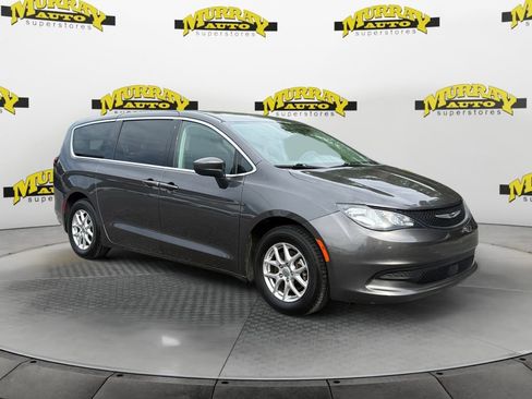 Used 2023 Chrysler Voyager LX FWD image 7