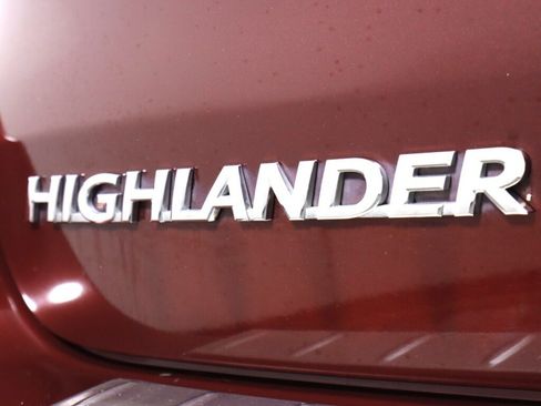 Used 2018 Toyota Highlander XLE AWD/4WD image 39