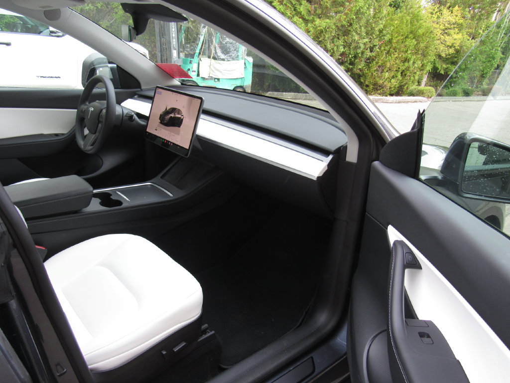 Used 2022 Tesla Model Y Performance AWD/4WD image 17