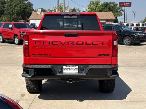 Used 2023 Chevrolet Silverado 1500 ZR2 w/ Technology Package AWD/4WD image 4