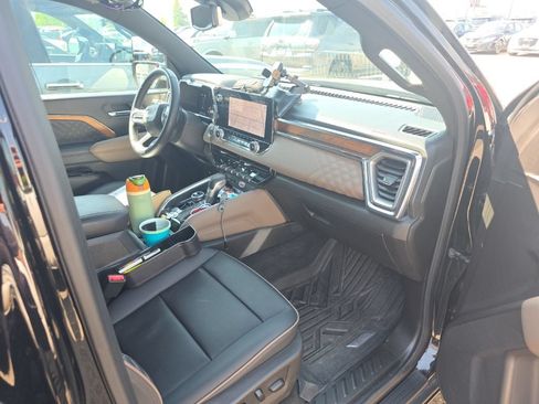 Used 2024 GMC Canyon Denali w/ LPO, Denali Black Edition AWD/4WD image 8