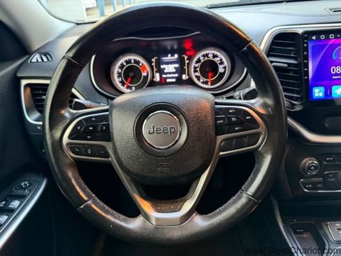 Used 2019 Jeep Cherokee Latitude Plus FWD image 13