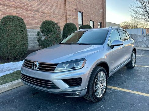 Used 2016 Volkswagen Touareg Sport image 6